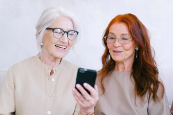 O papel da tecnologia no cuidado com idosos